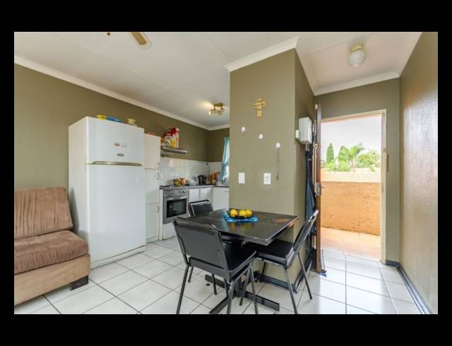 2 bed property to rent in LAKEFIELD